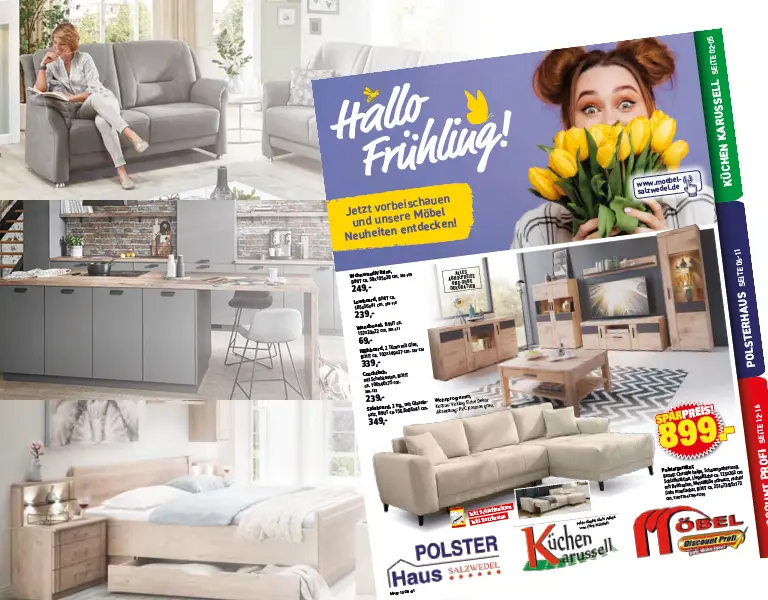 Stylische Wohnwand in natürlicher Holzoptik vor dunkler Wand. Davor ein Prospekt mit günstigen Möbeltrends und Angeboten des Möbelhaus Salzwedel. Ideal für Wohnideen und moderne Wohnzimmermöbel.